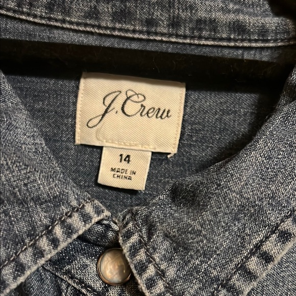 Button Down Shirt in Top Category - Picture 4 of 6